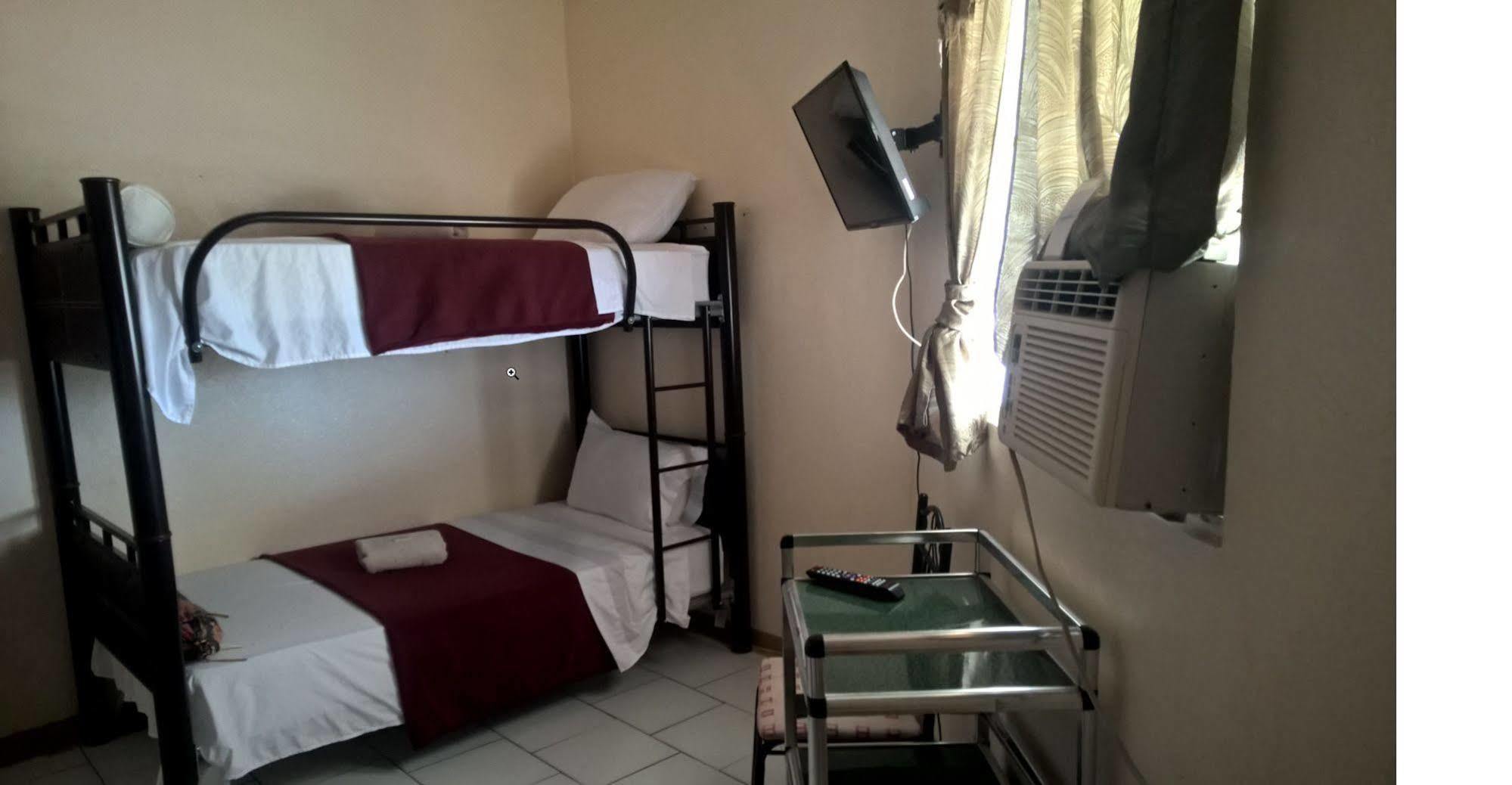 The Red Hut Inn Belize City Extérieur photo