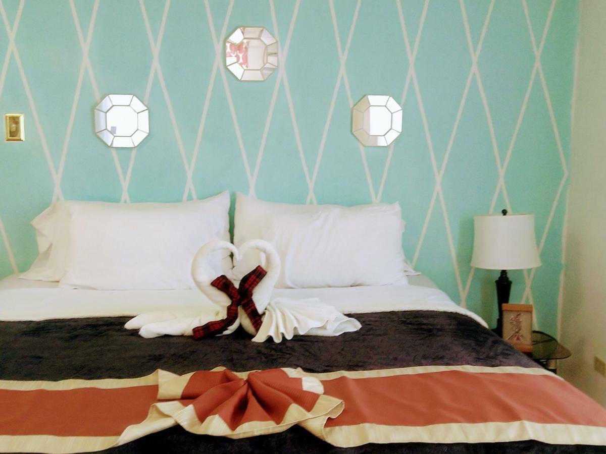 The Red Hut Inn Belize City Extérieur photo