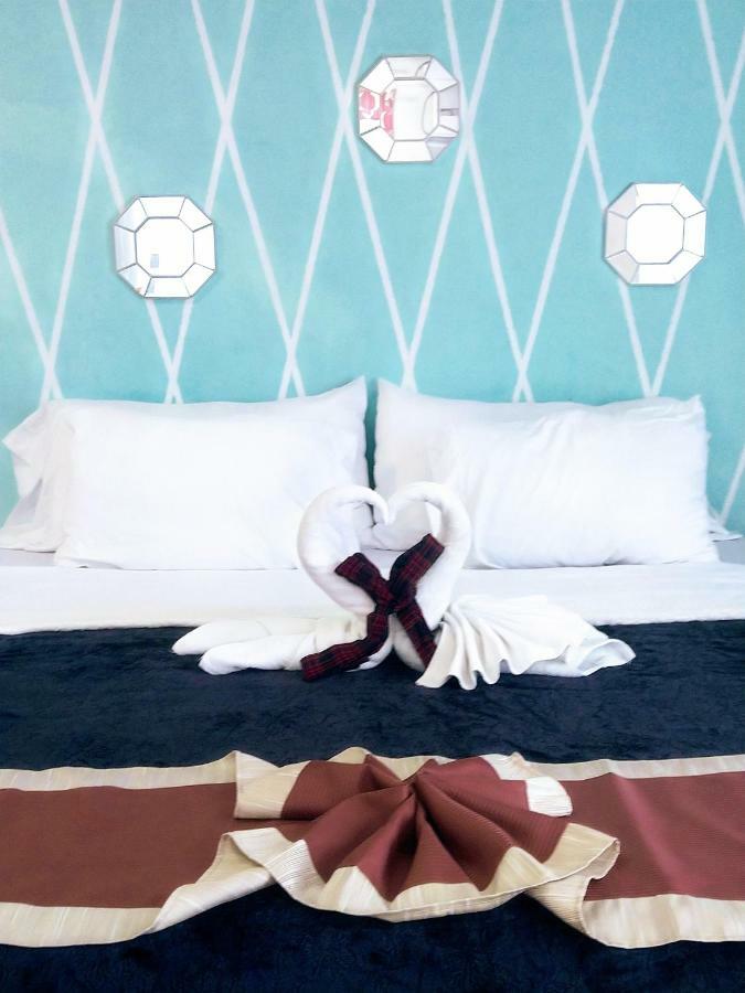 The Red Hut Inn Belize City Extérieur photo
