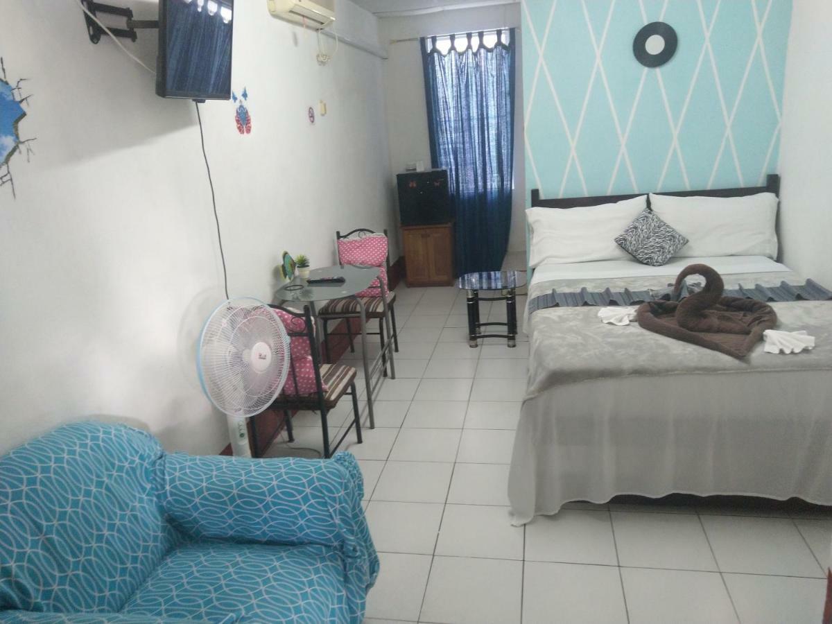 The Red Hut Inn Belize City Extérieur photo