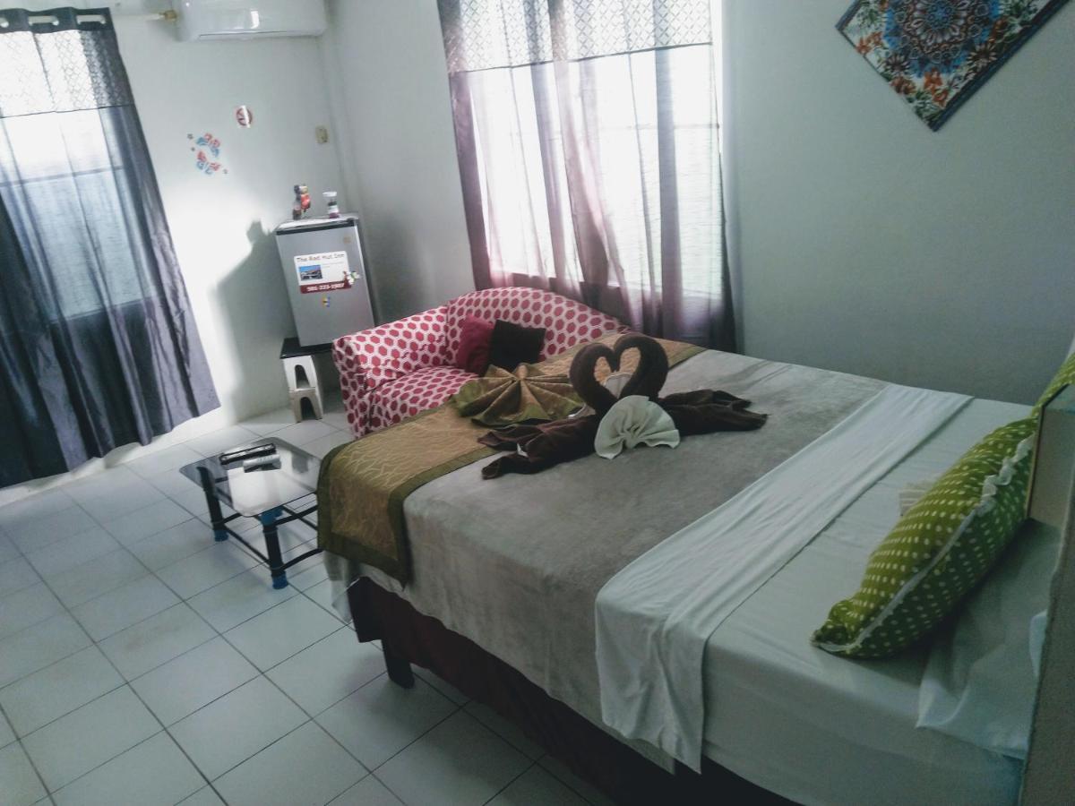 The Red Hut Inn Belize City Extérieur photo