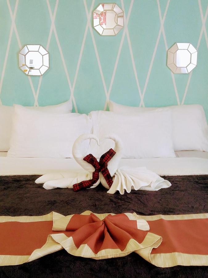 The Red Hut Inn Belize City Extérieur photo