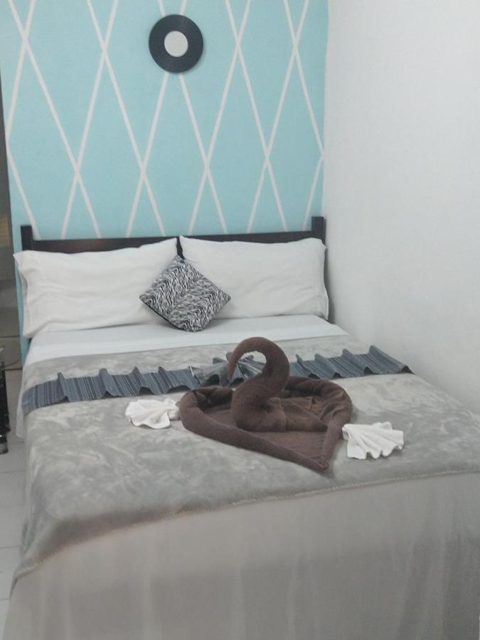 The Red Hut Inn Belize City Extérieur photo