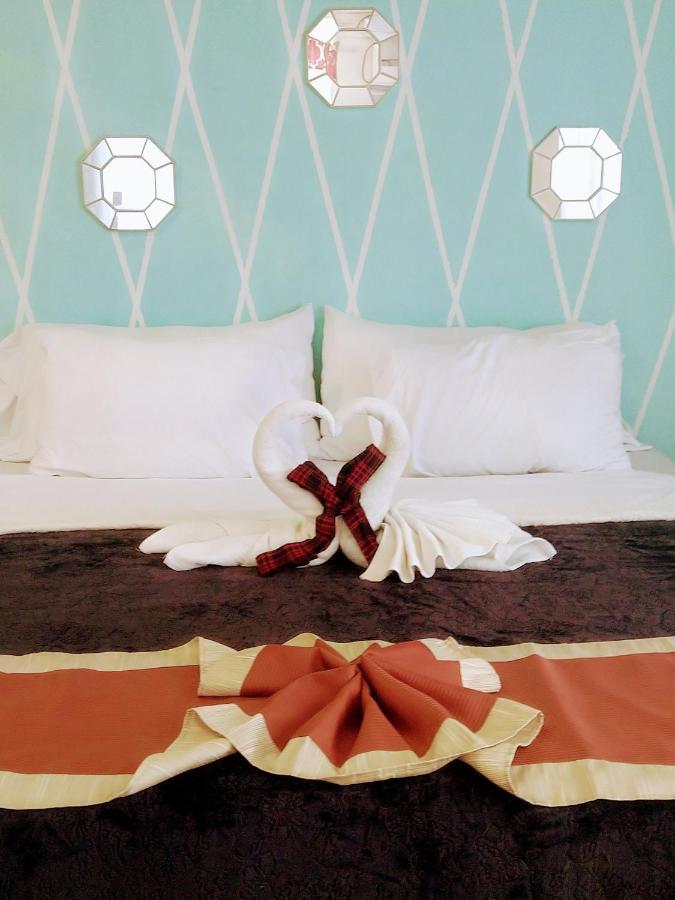 The Red Hut Inn Belize City Extérieur photo